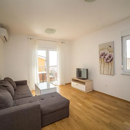 Olive Apartament *