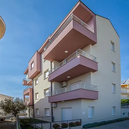 Olive Apartament *